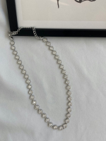 Classy glam neck 