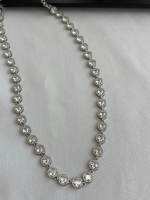 Classy glam neck 